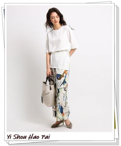 花裤子搭配什么上衣好看图片