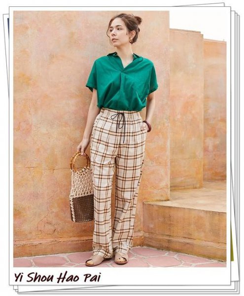 花裤子搭配什么上衣好看图片