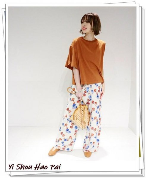花裤子搭配什么上衣好看图片