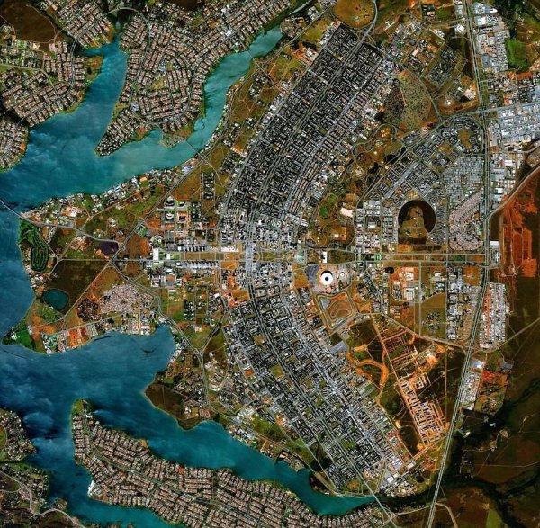 巴西位于哪个半球哪个洲