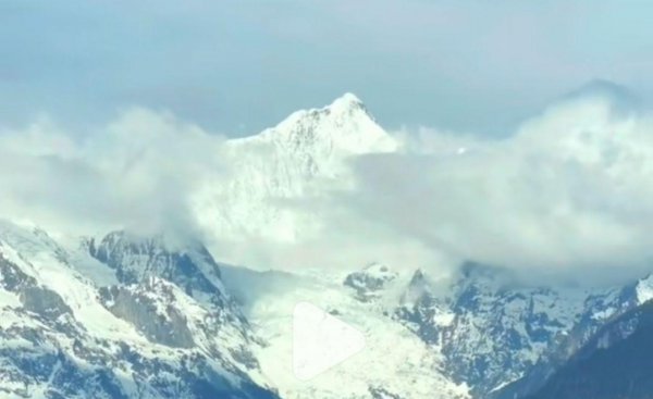 梅里雪山海拔多少米