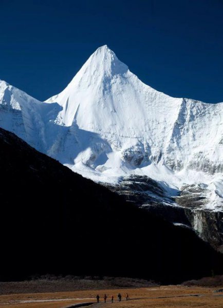 梅里雪山海拔多少米