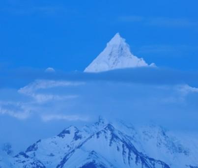 梅里雪山海拔多少米
