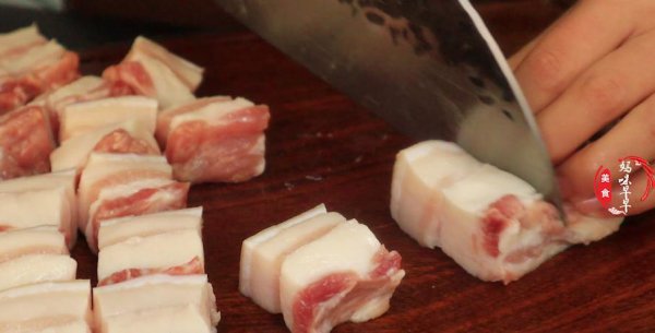 红烧肉要不要用水焯一下