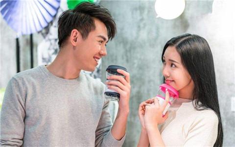 相互喜欢的人对视什么感觉