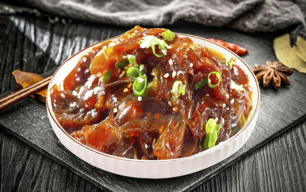 海蜇头凉拌需要开水烫一下吗