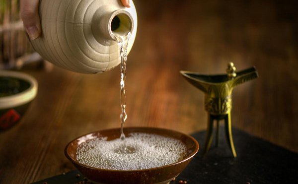 世界上最早的酒是什么时候发明的