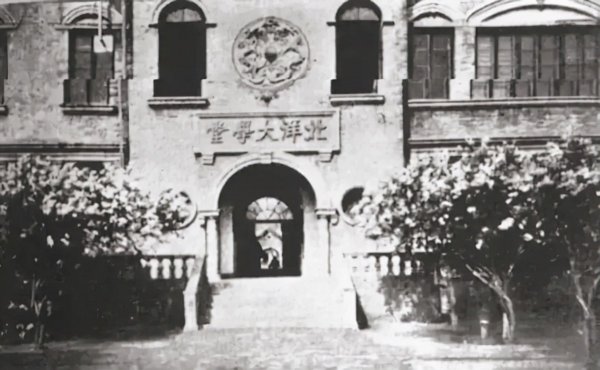 冯国璋和冯巩是什么关系