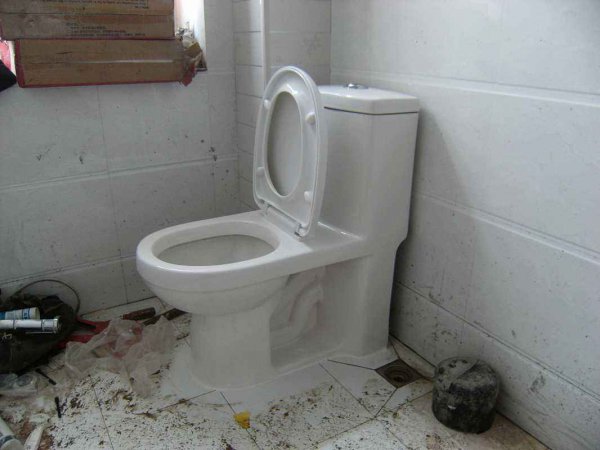 卫生间反味特别严重怎么办