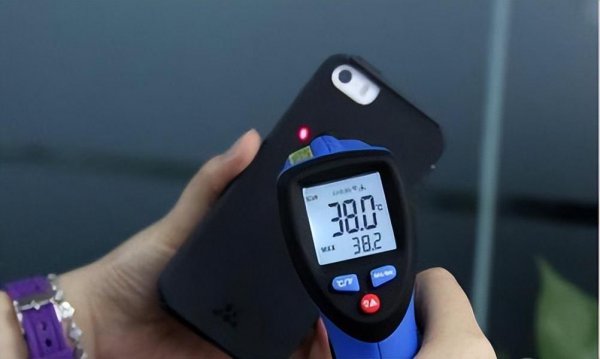 手机看一会就热的烫手怎么回事