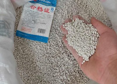 复合肥是撒还是埋肥效好 复合肥撒施好还是埋施使用正确