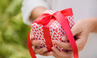 本命年送男生什么 本命年送男生礼物如何选择