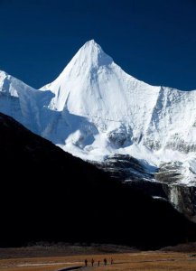 梅里雪山海拔多少米 梅里雪山为何至今仍是处女峰
