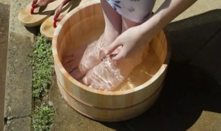 用盐泡脚有什么好处 用盐泡脚有哪些好处