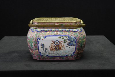 珐琅彩的特点有哪些图片 珐琅彩瓷器的工艺特点和艺术特征