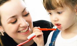 用盐水刷牙的正确方法 用盐水如何正确刷牙