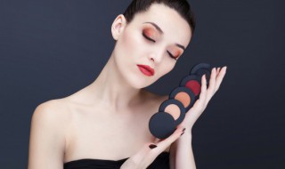 如何选择眼影颜色 怎么选择眼影颜色