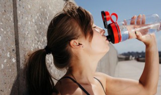 学生杯子刻什么字最好 杯子上刻字用什么字好