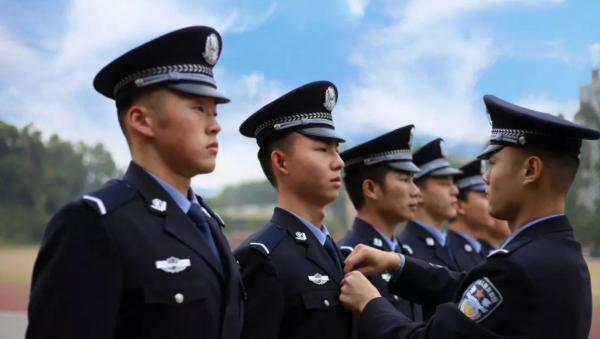 一般警察工资多少