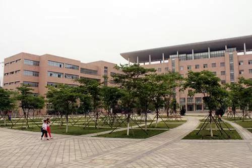 大连外国语大学是211还是985学校