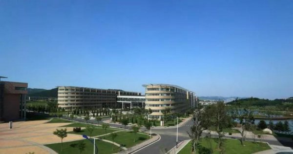 大连外国语大学是211还是985学校