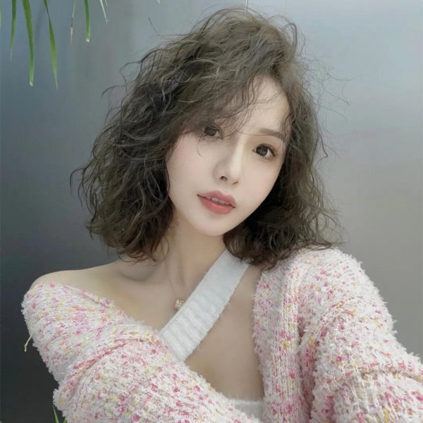 短头发烫什么卷发好看