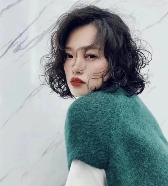 短头发烫什么卷发好看
