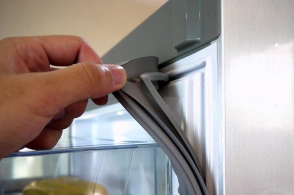 为啥冰箱保鲜里面结冰