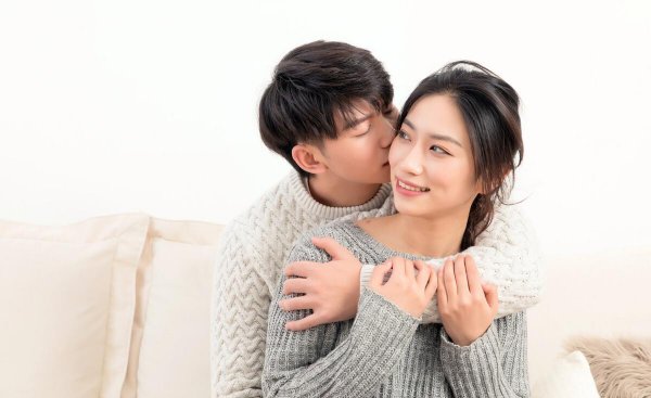 男生各种暗示却不表白什么意思