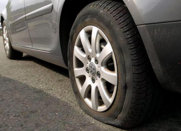 汽车放20天不开没事吧