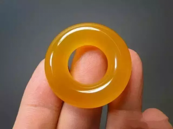 玛瑙和玉髓的区别