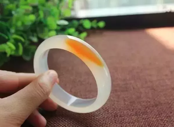 玛瑙和玉髓的区别