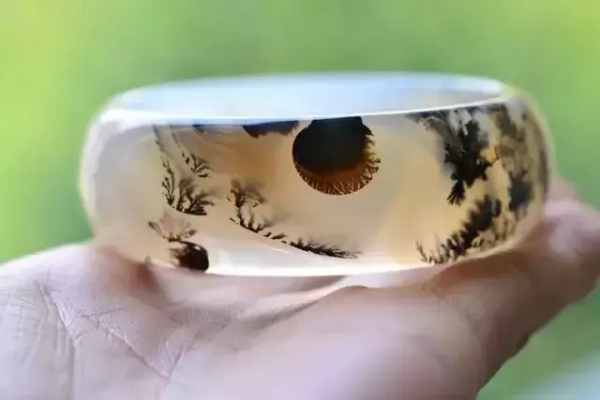 玛瑙和玉髓的区别