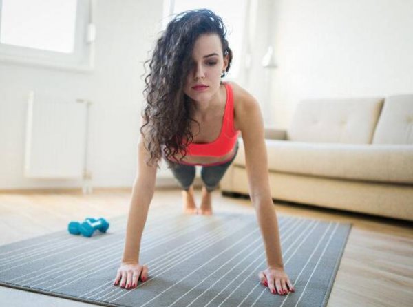女人做平板支撑的好处