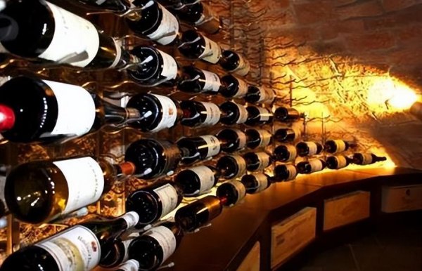 正宗82年拉菲多少钱一瓶