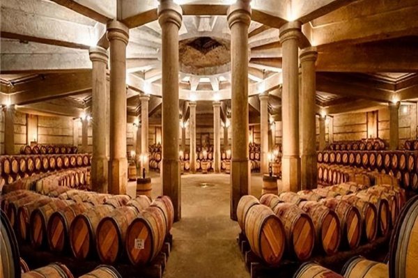 正宗82年拉菲多少钱一瓶