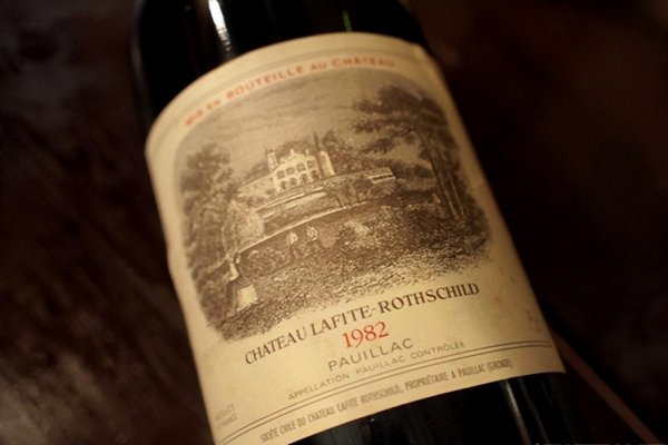 正宗82年拉菲多少钱一瓶