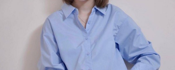 天蓝衬衫搭配什么下装