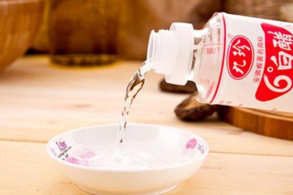 葡萄汁弄到白色衣服上怎么才能洗掉