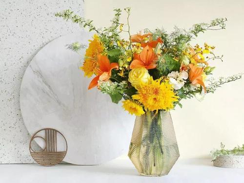 玫瑰插花瓶怎么养活得久一点