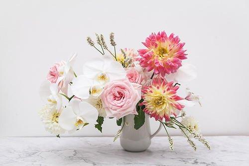 玫瑰插花瓶怎么养活得久一点