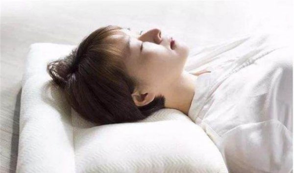 睡觉头朝北方向好吗