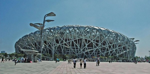 鸟巢能容纳多少人