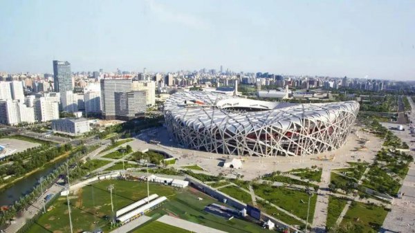 鸟巢能容纳多少人