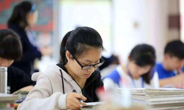 大学生是先国考还是先省考