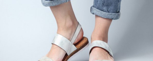 旅游去海边穿什么鞋子合适