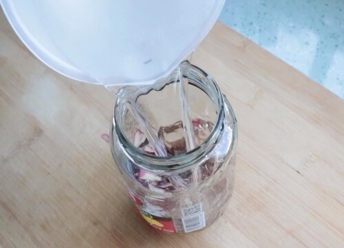 苹果皮泡水浇花有什么好处