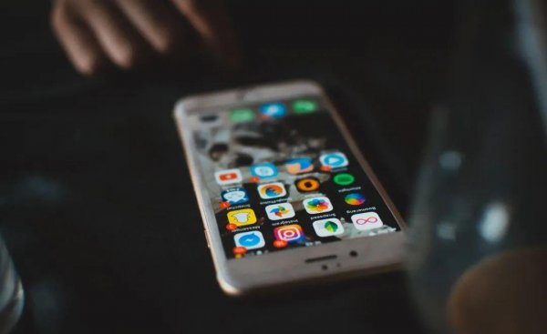 苹果手机打开app闪退是什么原因