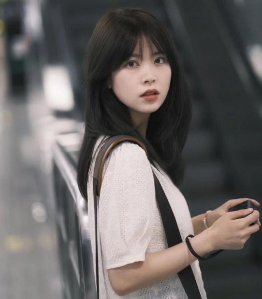 头大适合什么发型