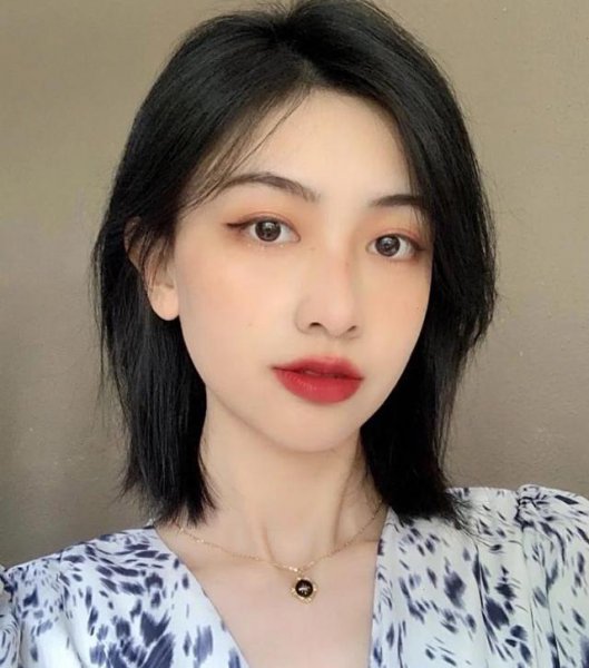 头大适合什么发型